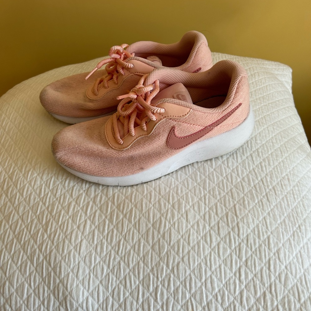 Youth light pink Nike sneakers.